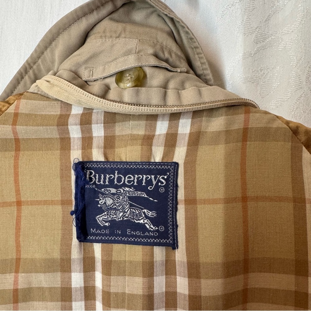 Vintage Women's Burberrys Trench Coat - Picture 9 of 16